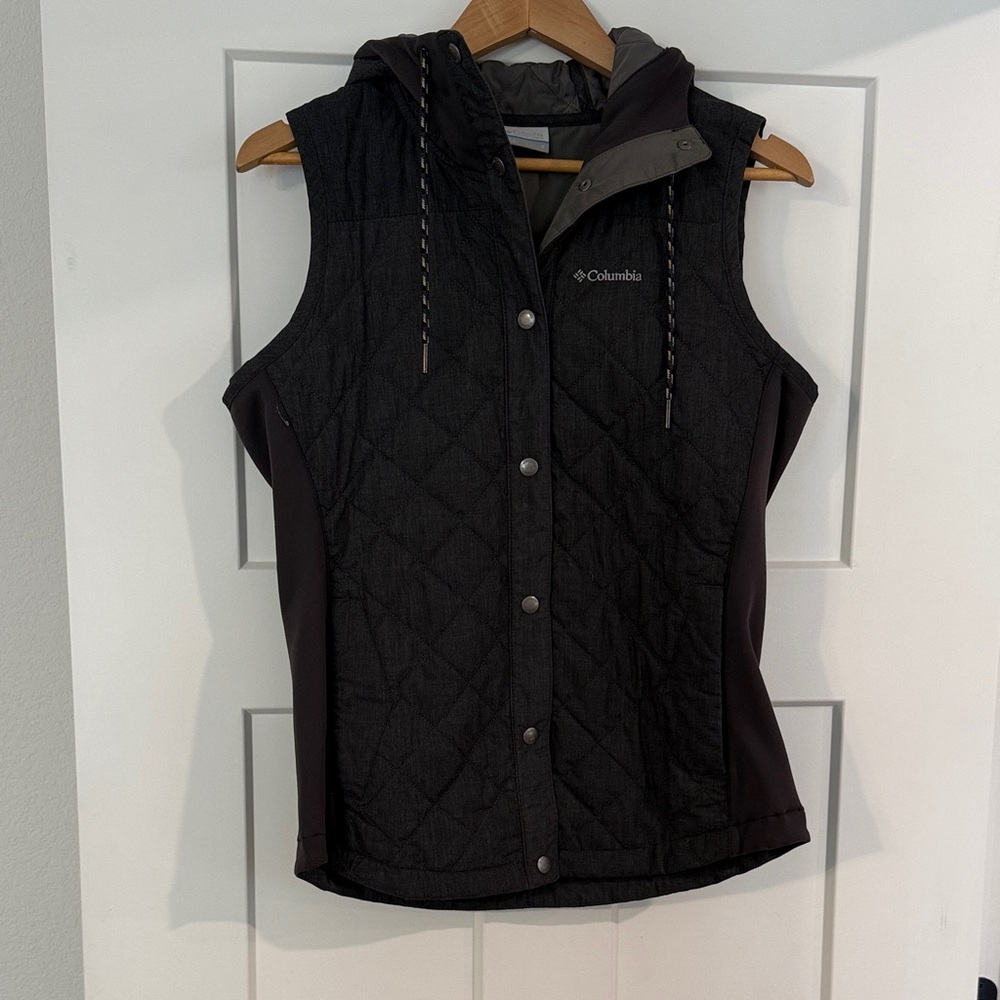 Columbia Black Quilted Hooded Vest